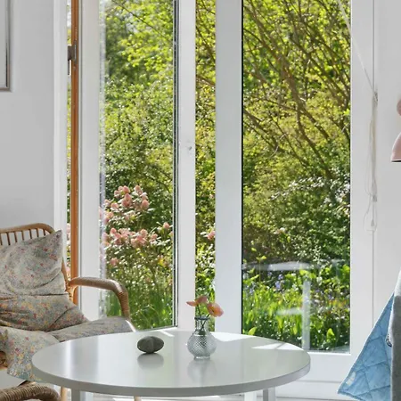 Feriehus Cosy Summerhouse With Private Garden